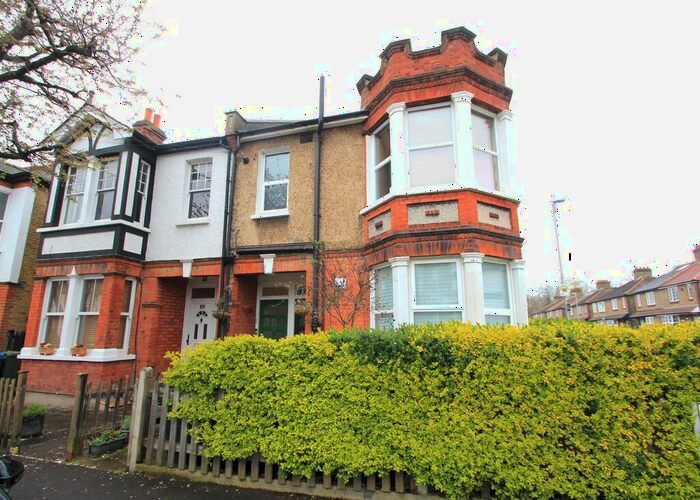 1 Bedroom Apartment To Rent In Auckland Road, Kingston Upon Thames, KT1