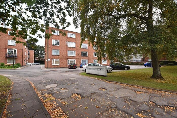 2 Bedroom Apartment To Rent In Viceroy Court, High Street South, Dunstable, Bedfordshire, LU6