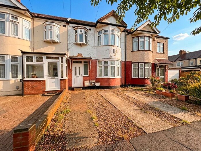 1 Bedroom Flat For Sale In St Leonards Gardens, Ilford, IG1
