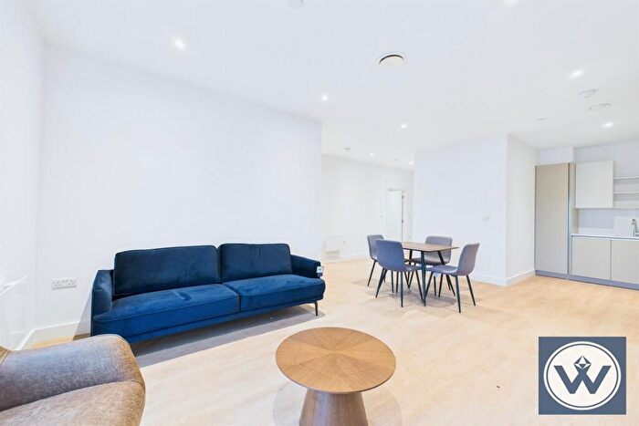 2 Bedroom Apartment To Rent In Park View, Dantzic Street, M4