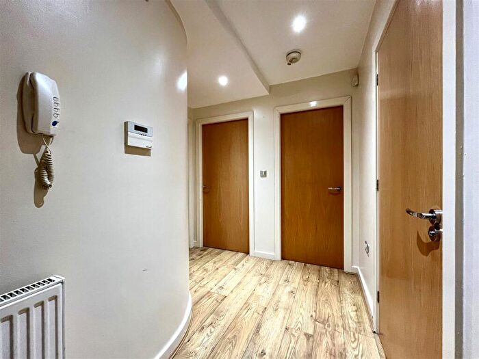 2 Bedroom Apartment To Rent In Wharf Road, Sale, M33