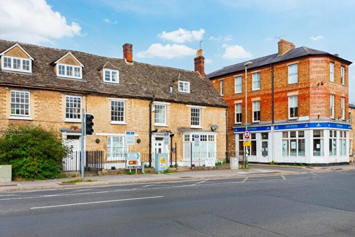 1 Bedroom Flat To Rent In High Street, Witney, Oxfordshire, OX28