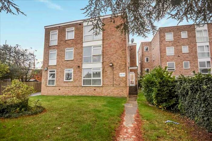 2 Bedroom Apartment To Rent In Westmoreland Drive, Sutton, SM2
