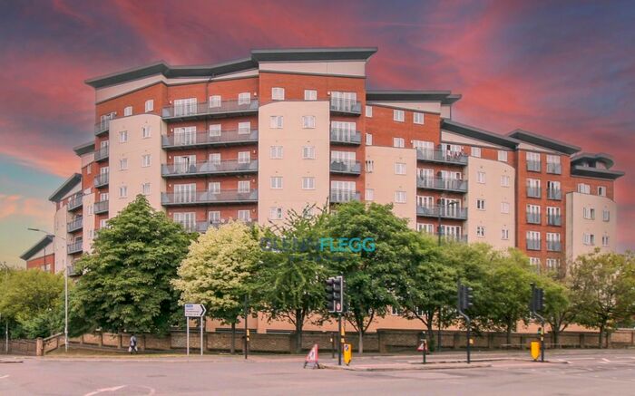 3 Bedroom Flat To Rent In Slough, SL1