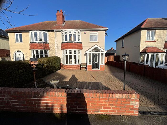 3 Bedroom Semi-Detached House To Rent In Newlands Park Grove, Scarborough, YO12