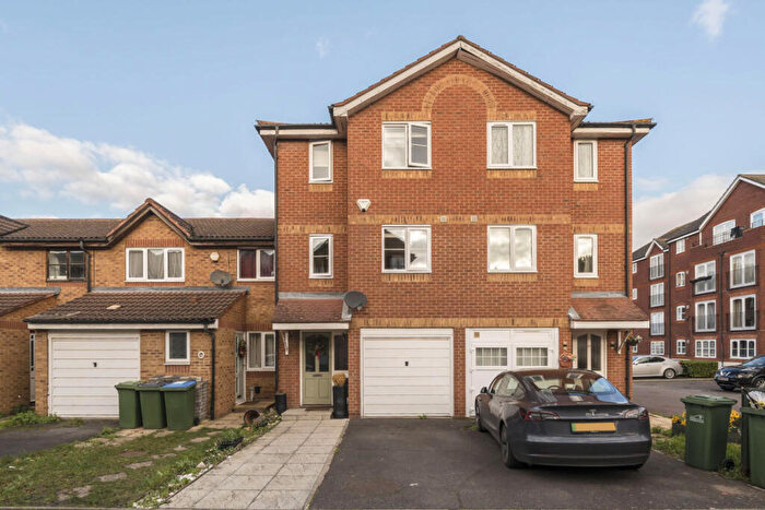 4 Bedroom Semi Detached House For Sale In Harlinger Street, Charlton, SE18