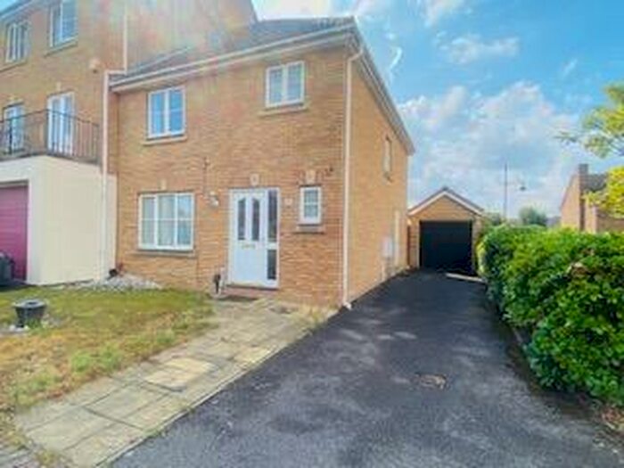 3 Bedroom House To Rent In Sallow Close, St. Marys Island, Chatham, ME4