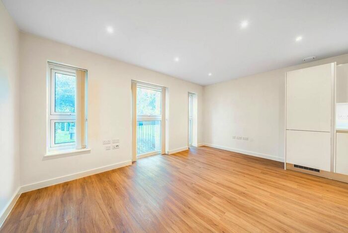 1 Bedroom Flat To Rent In Letchworth Road, Stanmore, HA7