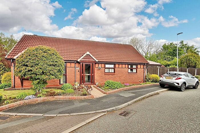 2 Bedroom Detached Bungalow To Rent In Pendine Close, Callands, WA5