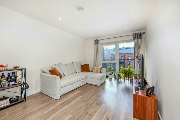 2 Bedroom Apartment To Rent In Beaufort Square, London, NW9