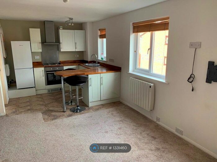 Studio To Rent In Verona Court, London, SE14