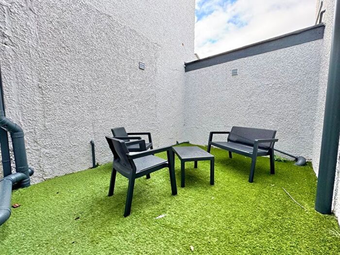 2 Bedroom Flat To Rent In College Street, Cleethorpes, DN35
