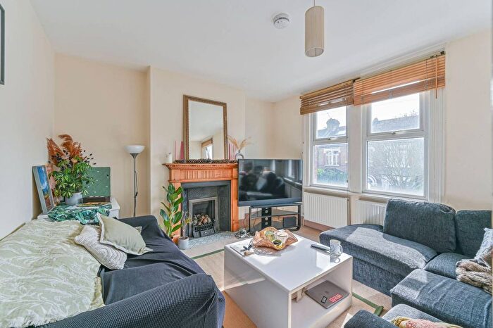 2 Bedroom Flat For Sale In Selkirk Road, Tooting, London, SW17
