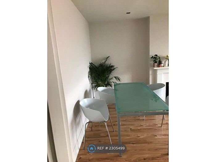 2 Bedroom Flat To Rent In Carmalt Gardens, London, SW15