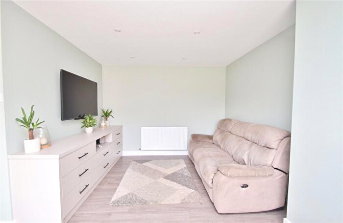 2 Bedroom Bungalow For Sale In Belmont Close, Verwood, Dorset, BH31