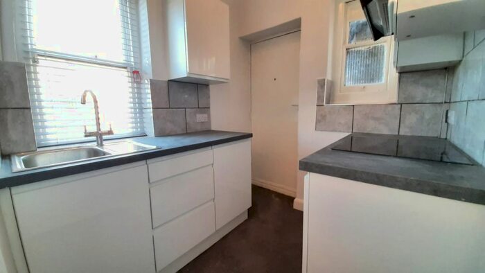 4 Bedroom Flat To Rent In Golders Green Road, Golders Green, NW11