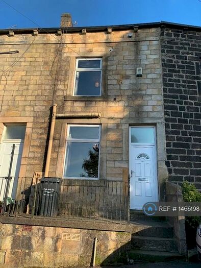 4 Bedroom Terraced House To Rent In Longfield Road, Todmorden, OL14