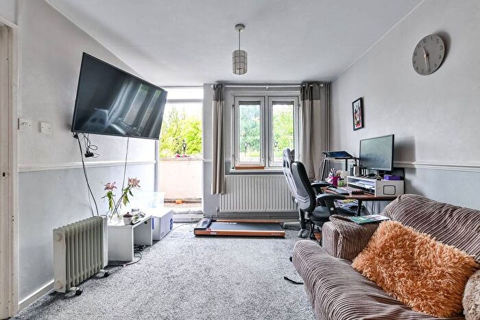 2 Bedroom Maisonette To Rent In Islington, Islington, London, N7