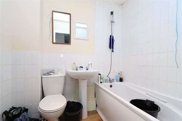 2 Bedroom Flat For Sale In Newport Road, New Bradwell, MK13