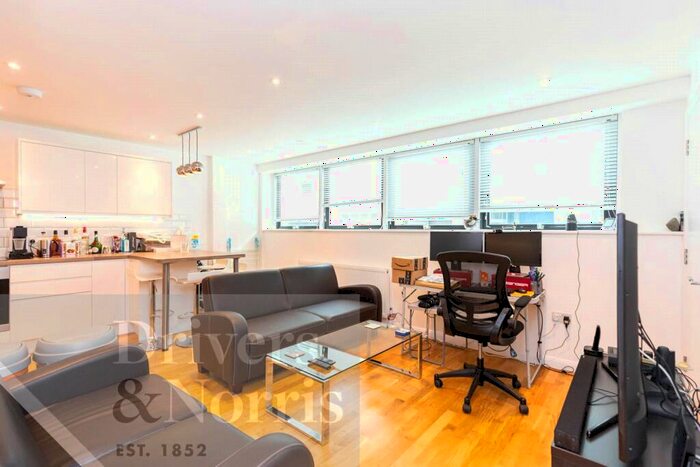 2 Bedroom Apartment To Rent In Stucley Place, Camden, London, NW1