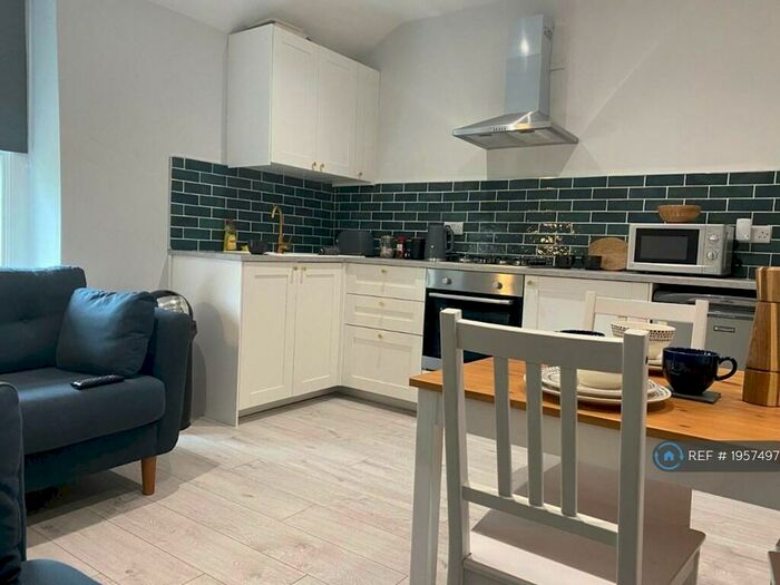 2 Bedroom Flat To Rent In West Road, Buxton, SK17