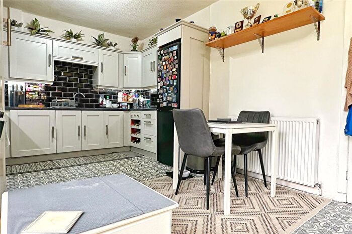 3 Bedroom End Of Terrace House For Sale In Long Lane, Chadderton, Oldham, Greater Manchester, OL9