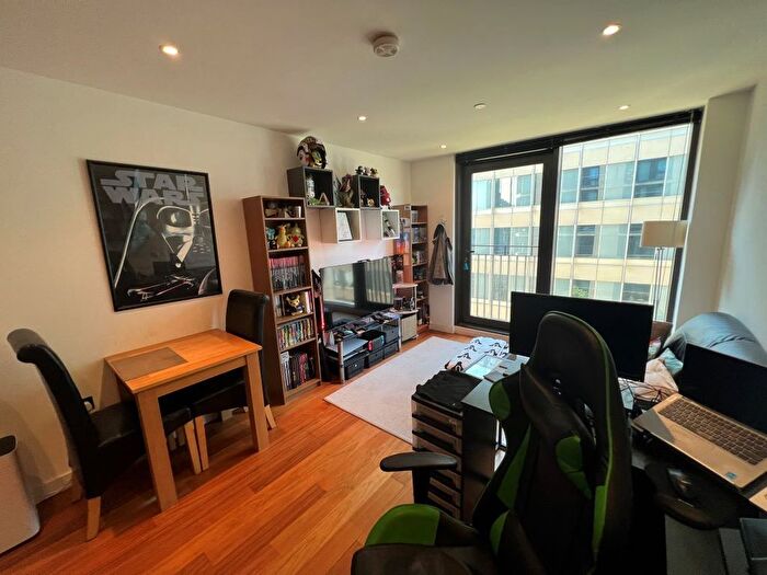 1 Bedroom Flat For Sale In Apartment City Lofts St. Pauls, Sheffield, South Yorkshire, S1