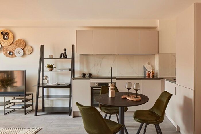 2 Bedroom Flat To Rent In Dumballs Road, Cardiff(City), CF10