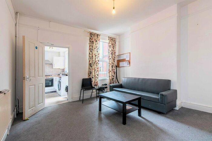 3 Bedroom Terraced House To Rent In Stanley Road, NG7