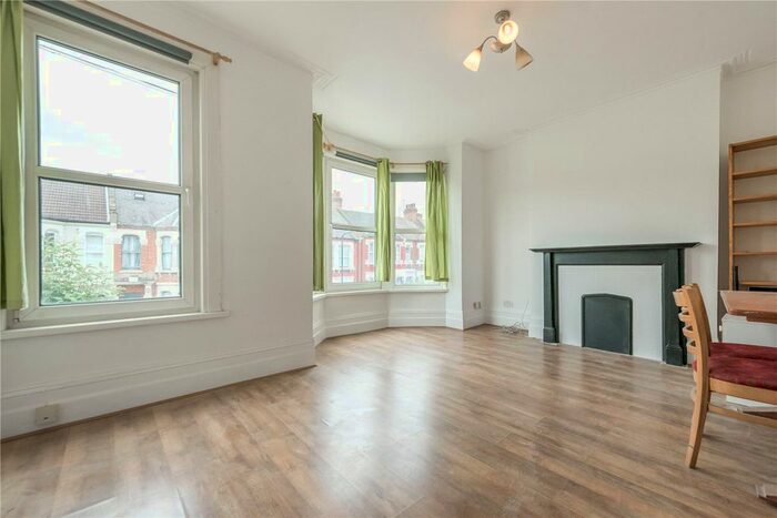 2 Bedroom Flat To Rent In Churchill Road, Willesden Green, London, NW2