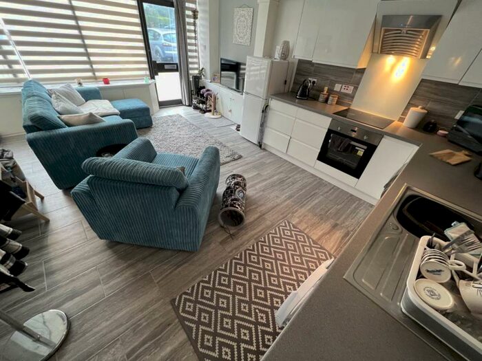 1 Bedroom Flat To Rent In Market Place, Westbury, BA13