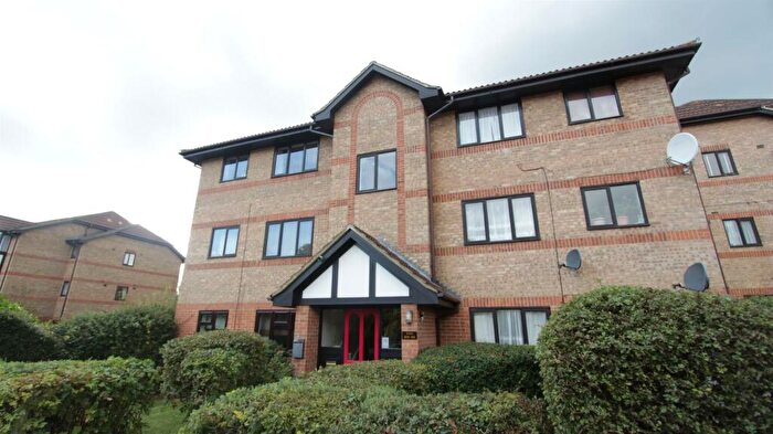 1 Bedroom Flat To Rent In Dalrymple Close, Southgate, N14