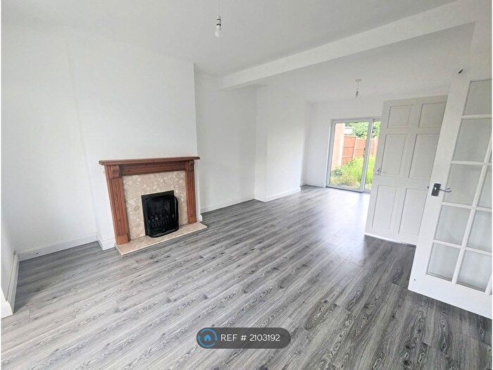 3 Bedroom Semi-Detached House To Rent In Warwick Road, Acocks Green, Birmingham, B27