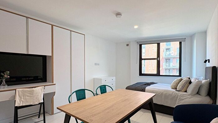 Studio To Rent In Commercial Road, London, E14