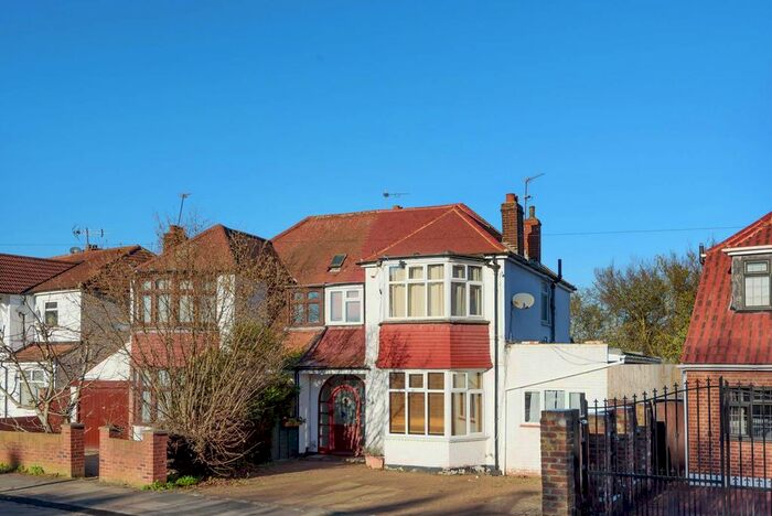 4 Bedroom Semi-Detached House To Rent In Alderney Avenue, Hounslow, TW5