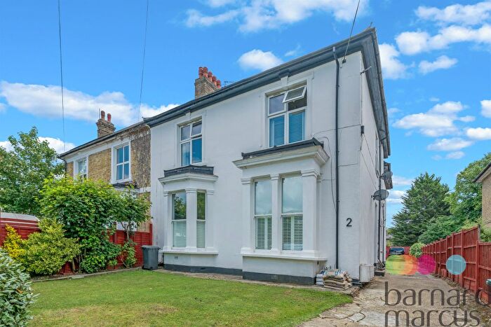 1 Bedroom Flat For Sale In Thyra Grove, London, N12