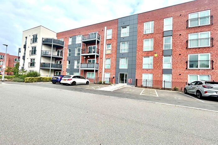 2 Bedroom Flat To Rent In Sheen Gardens, Manchester, M22