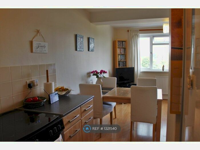 2 Bedroom Flat To Rent In Clarendon Square, Leamington Spa, Warwickshire CV32