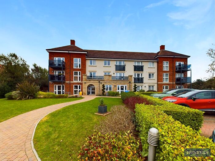 2 Bedroom Flat For Sale In Chestnut Court, Marton Gate, Bridlington, YO16