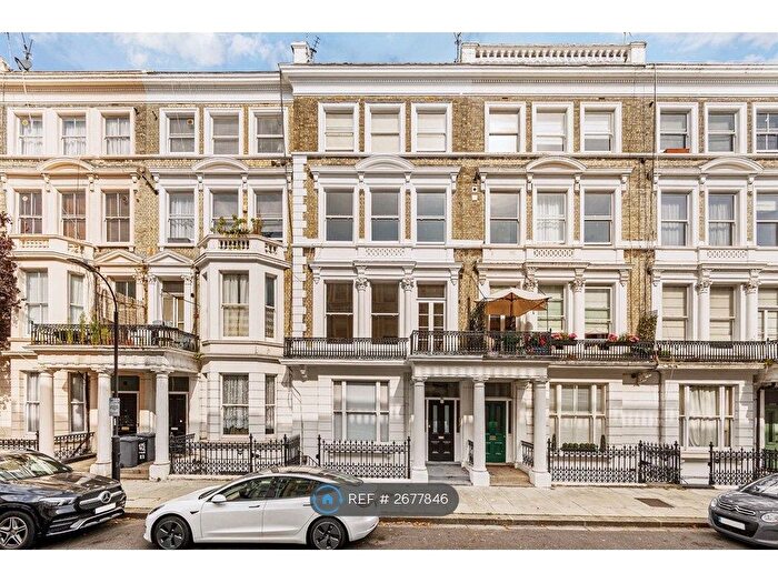 2 Bedroom Flat To Rent In Castletown Road, London, W14