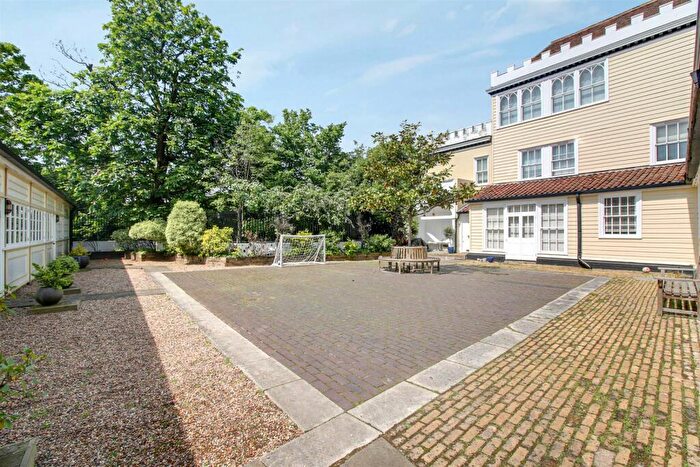 3 Bedroom Terraced House For Sale In North End Way, Hampstead, London, NW3
