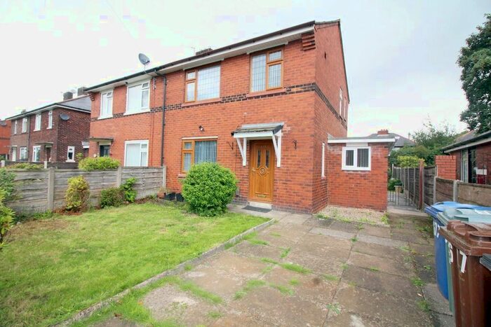 3 Bedroom Semi-Detached House To Rent In Whitefield Road, Bury, BL9