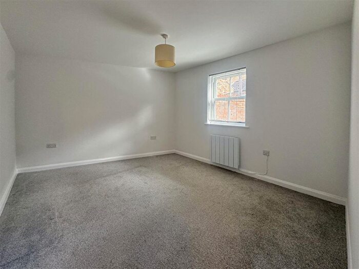 2 Bedroom Flat To Rent In Trafalgar Street, York, YO23