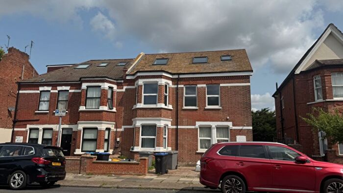 2 Bedroom Flat To Rent In Melrose Avenue, Willesden Green, NW2