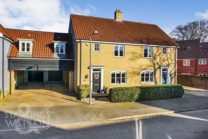3 Bedroom Semi-Detached House For Sale In Kevill Davis Drive, Little Plumstead, Norwich, NR13