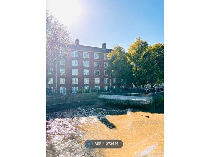 3 Bedroom Flat To Rent In Coltman House, London, SE10