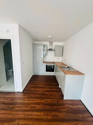 1 Bedroom Flat To Rent In Durban Road East, Watford, WD18