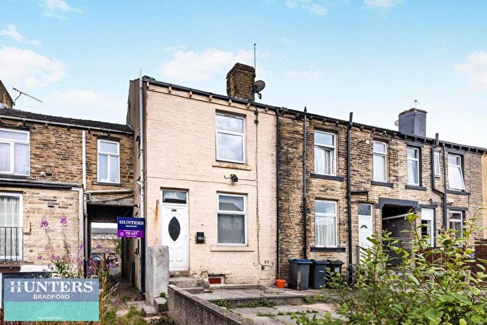 2 Bedroom House To Rent In Broadstone Way, Bradford, West Yorkshire, BD4