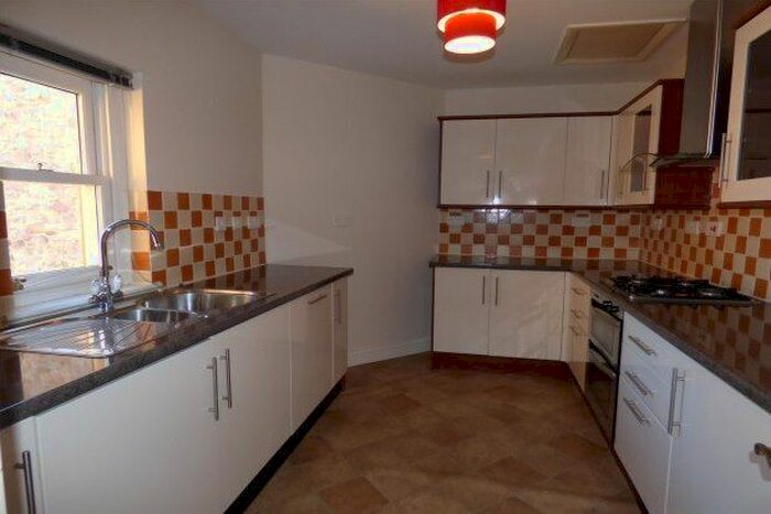 2 Bedroom Flat To Rent In Long Street, Taunton, TA4
