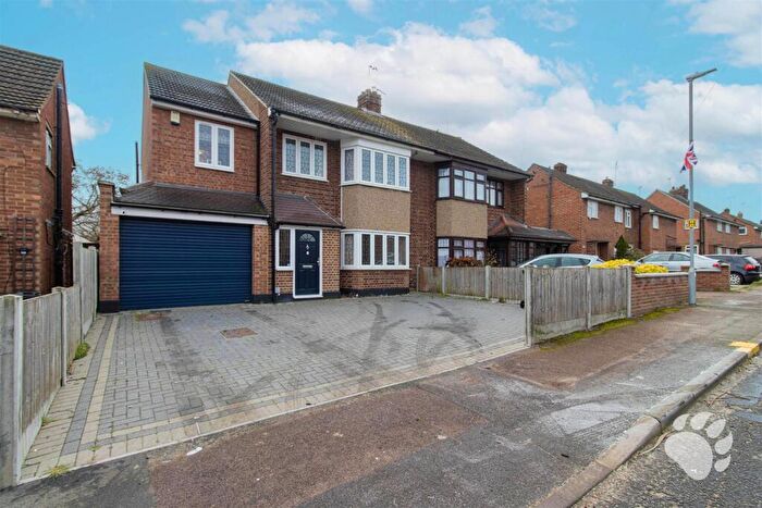 4 Bedroom Semi Detached House For Sale In Roberts Road, Laindon, SS15